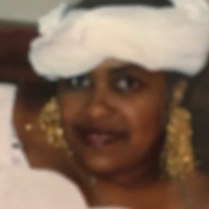 Meet your Posher, Sandra fela